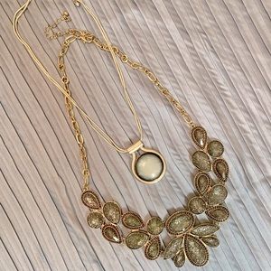 Set of two necklaces.